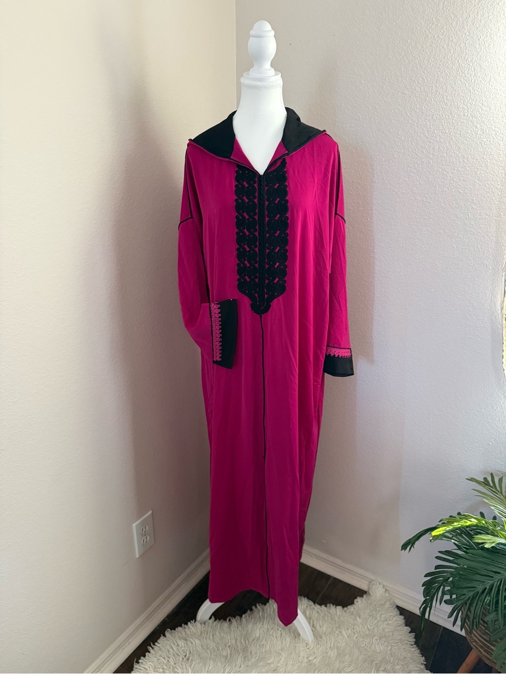 Moroccan Djellaba Fuchsia Black Trim Lightweight Elegant Caftan. - Picture 2 of 10